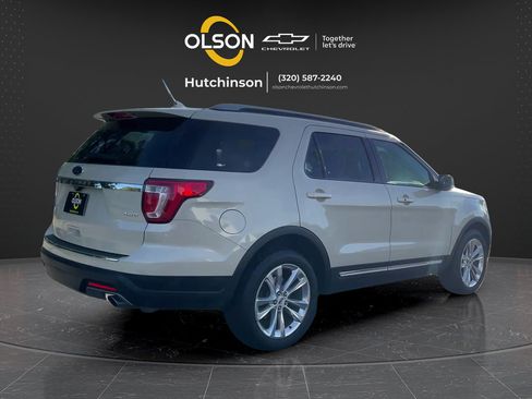 Used 2018 Ford Explorer XLT w/ Equipment Group 201A AWD/4WD image 5