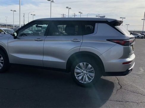 Used 2025 Mitsubishi Outlander ES image 7