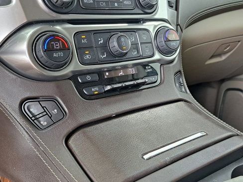 Used 2019 Chevrolet Suburban Premier AWD/4WD image 17