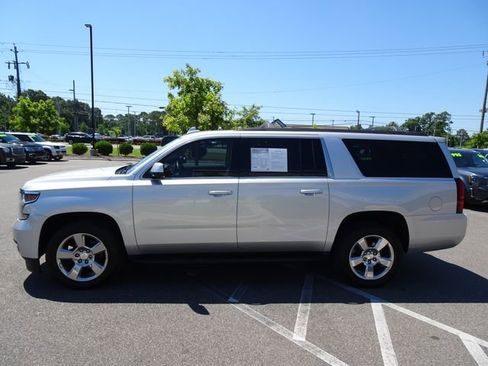 Used 2018 Chevrolet Suburban LT AWD/4WD image 7