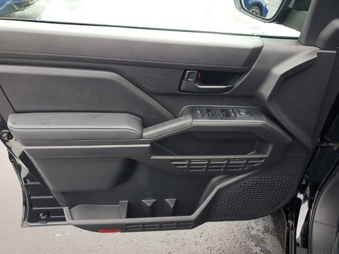 Used 2025 Toyota Tacoma SR image 18