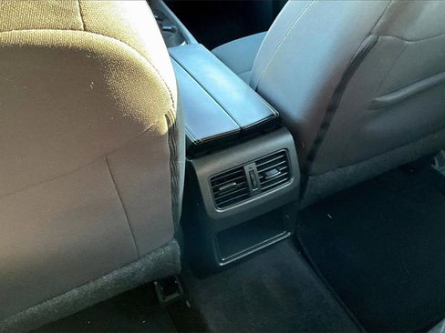 Used 2023 Nissan Rogue S image 32