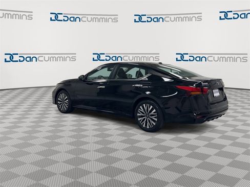 Used 2024 Nissan Altima 2.5 SV image 6