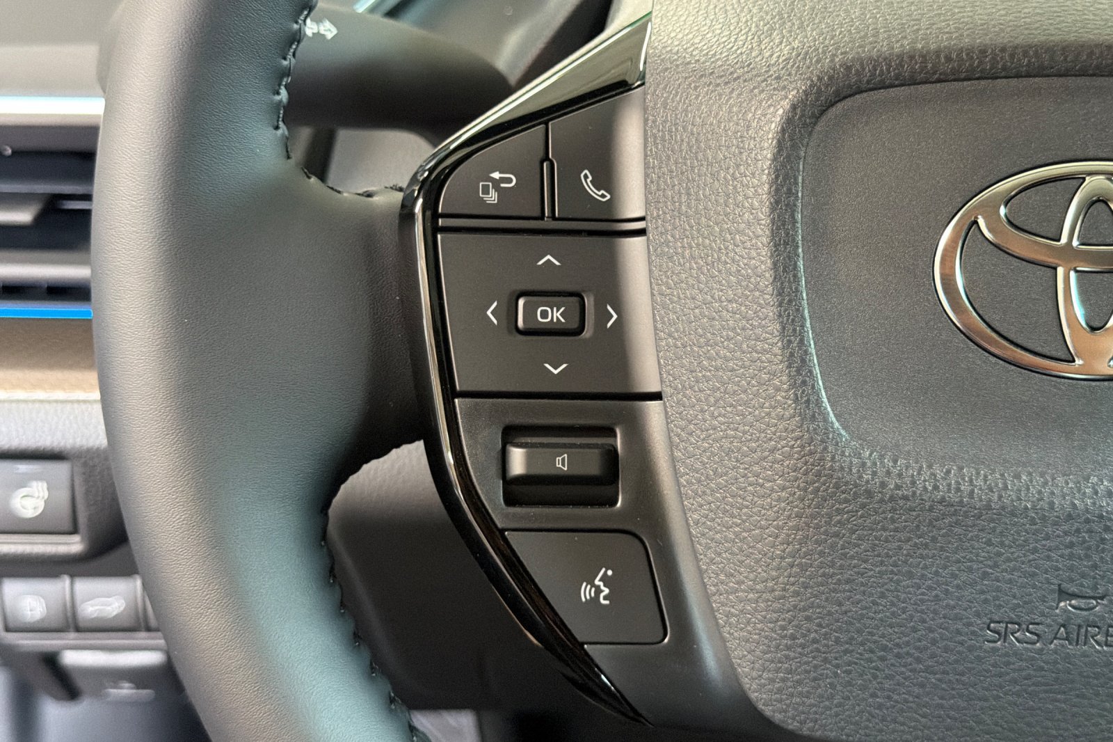 New 2027 Toyota Prius Limited w/ Limited Premium Package FWD image 28