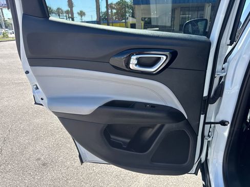 Used 2025 Jeep Compass Limited AWD/4WD image 13