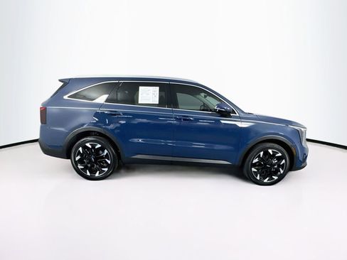 Used 2025 Kia Sorento EX FWD image 11