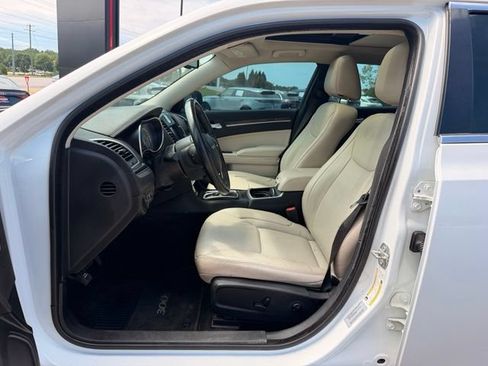 Used 2017 Chrysler 300 Limited w/ Value Package RWD image 21