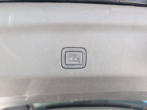 Used 2023 GMC Yukon XL Denali w/ Advanced Technology Package image 26