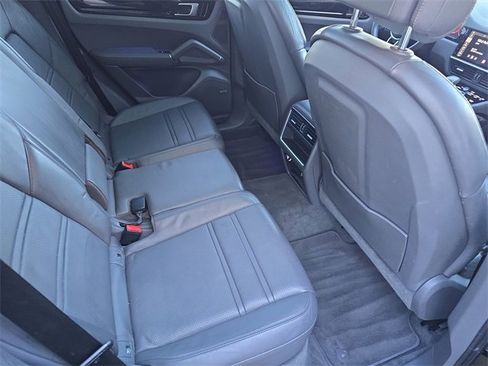 Used 2021 Porsche Cayenne image 13