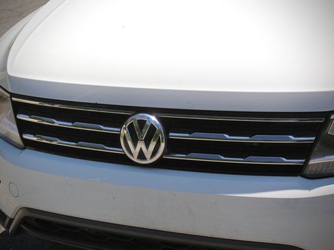Used 2021 Volkswagen Tiguan SE w/ Panoramic Sunroof Package AWD/4WD image 20