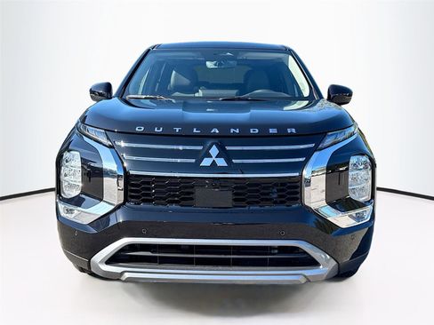 New 2025 Mitsubishi Outlander SE AWD/4WD image 2