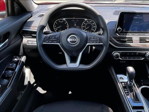 Used 2023 Nissan Altima 2.5 SV AWD/4WD image 17