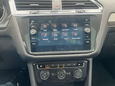 Used 2018 Volkswagen Tiguan SEL image 15