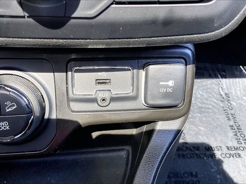 Certified 2022 Jeep Renegade Trailhawk w/ Sun/Sound Group AWD/4WD image 32