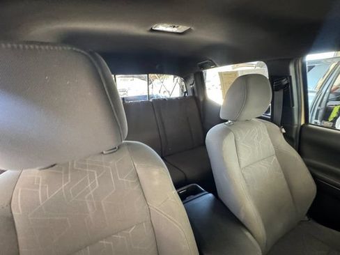 Used 2018 Toyota Tacoma TRD Off-Road w/ Technology Package AWD/4WD image 31