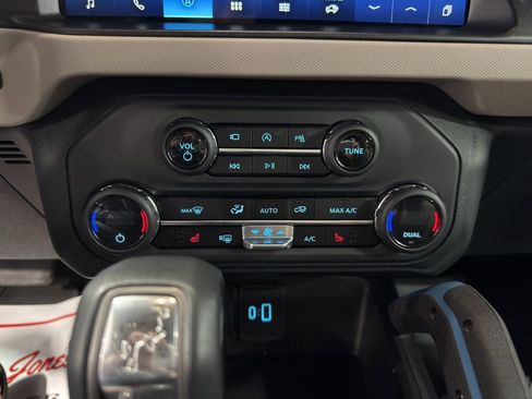 Used 2023 Ford Bronco Wildtrak image 20