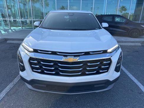 Used 2025 Chevrolet Equinox LT image 2