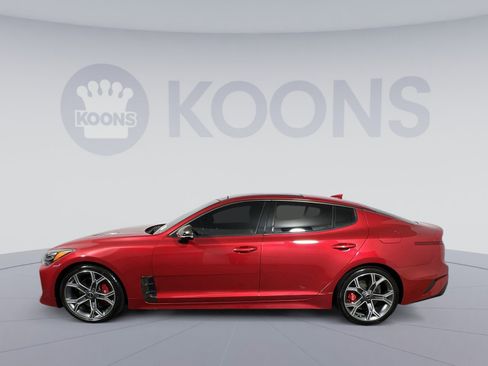 Used 2018 Kia Stinger GT2 image 2