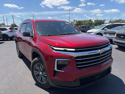 Used 2025 Chevrolet Traverse LT