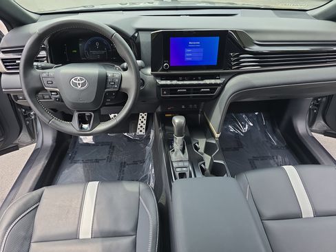 Used 2025 Toyota Camry SE w/ Convenience Package FWD image 21