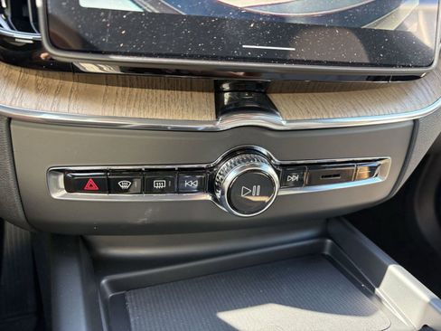 New 2026 Volvo XC60 B5 Core w/ Climate Package image 18
