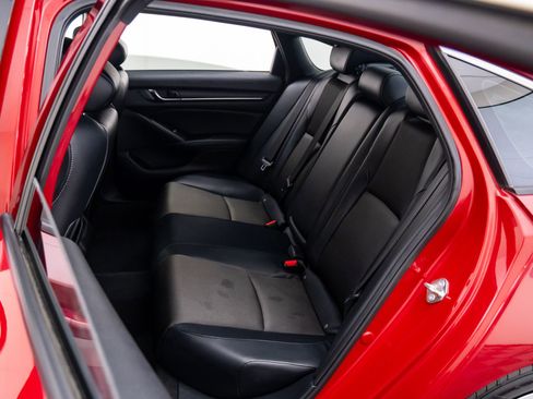 Used 2018 Honda Accord Sport image 16