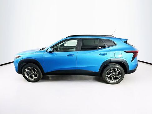 Used 2025 Chevrolet Trax LT w/ Driver Confidence Package image 4