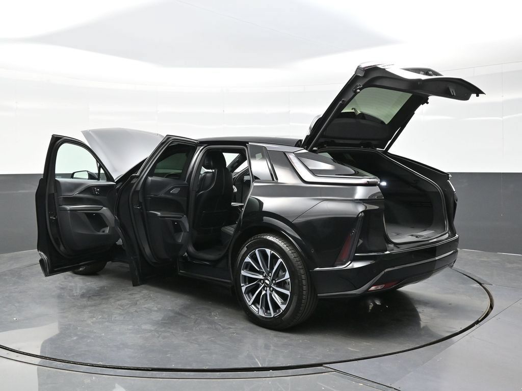 Certified 2025 Cadillac Lyriq Luxury AWD/4WD image 45