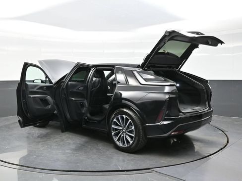 Certified 2025 Cadillac Lyriq Luxury AWD/4WD image 45