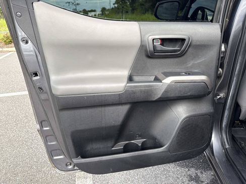 Used 2022 Toyota Tacoma SR5 RWD image 9