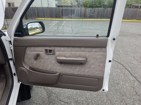 Used 2000 Toyota Tacoma 4x4 Regular Cab image 32