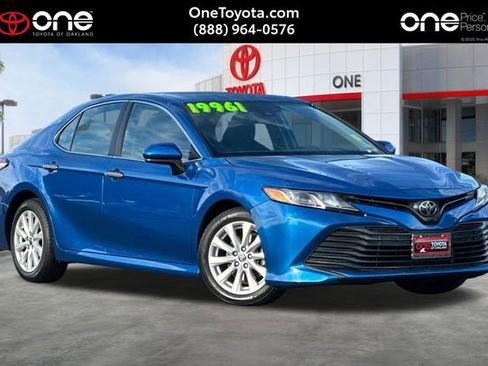 Used 2020 Toyota Camry LE image 1