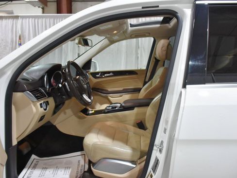 Used 2017 Mercedes-Benz GLS 550 4MATIC image 33