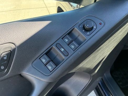 Used 2015 Volkswagen Tiguan S image 20