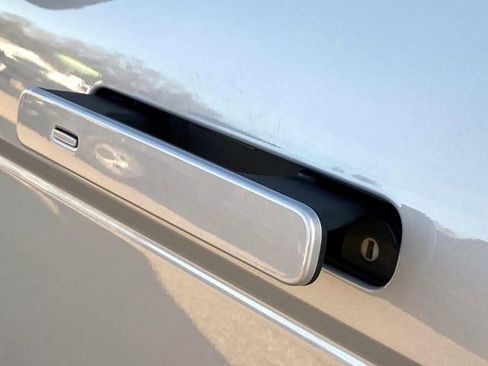 Used 2020 Land Rover Range Rover Evoque First Edition image 31