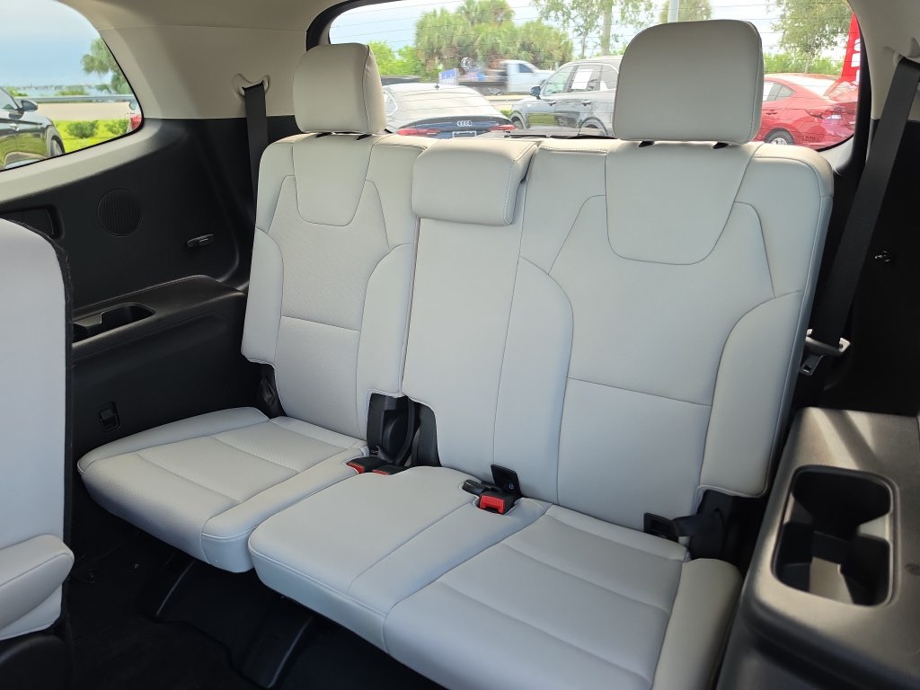 Used 2024 Kia Telluride SX w/ Towing Package FWD image 16