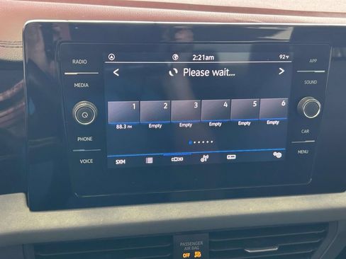 Used 2025 Volkswagen Jetta SE FWD image 23