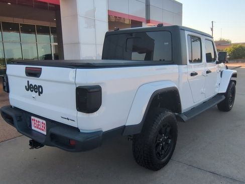 Used 2022 Jeep Gladiator Sport image 7