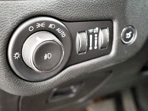 Used 2017 Jeep Cherokee Trailhawk w/ Comfort/Convenience Group image 49