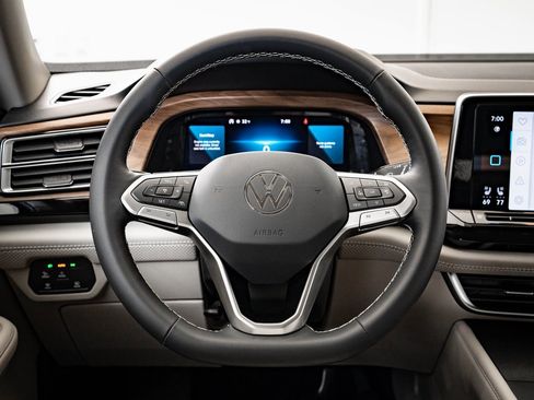 Used 2024 Volkswagen Atlas SE image 37