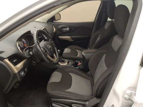 Used 2018 Jeep Cherokee Latitude w/ Altitude Package image 17