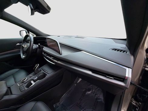 Used 2025 Cadillac XT4 Premium Luxury image 28