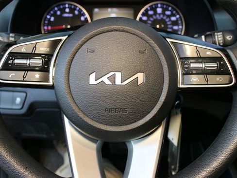 Used 2024 Kia Forte LXS w/ LXS Technology Package FWD image 18