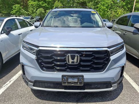 Used 2023 Honda Pilot Touring image 2