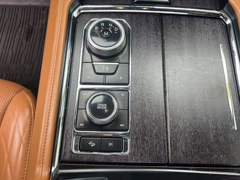 Used 2024 Ford Expedition Platinum AWD/4WD image 35