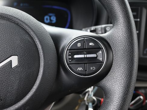 Used 2025 Kia Soul LX w/ LX Technology Package FWD image 15