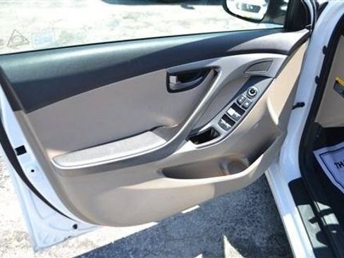 Used 2015 Hyundai Elantra SE w/ Option Group 02 FWD image 10