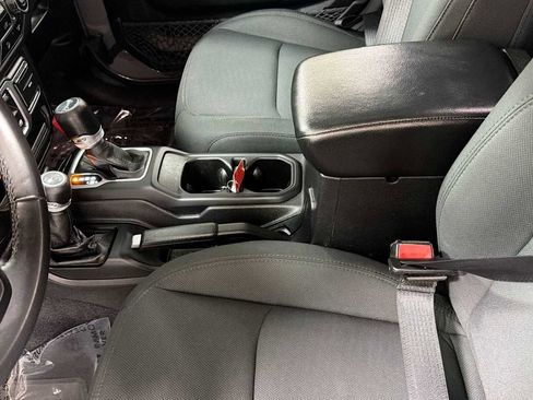 Used 2018 Jeep Wrangler Sport AWD/4WD image 22