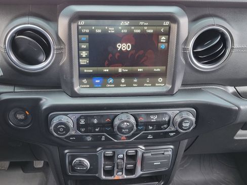Used 2022 Jeep Wrangler Unlimited Sahara w/ Cold Weather Group AWD/4WD image 9