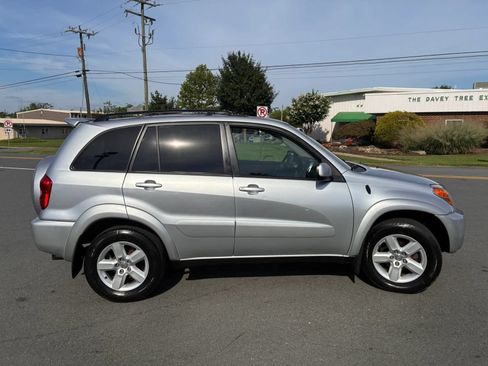 Used 2005 Toyota RAV4 4WD image 9